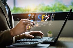 Comparaison SEO SEA sur un écran d’ordinateur avec graphiques de performance digitale